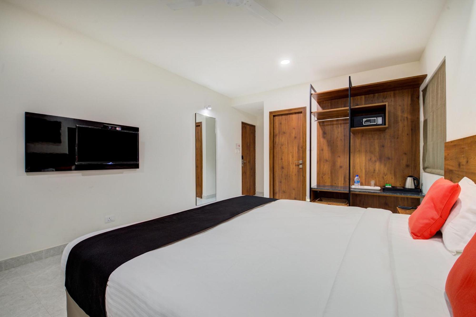 Arunaa Inn Airport Hotel,شيناي المظهر الخارجي الصورة