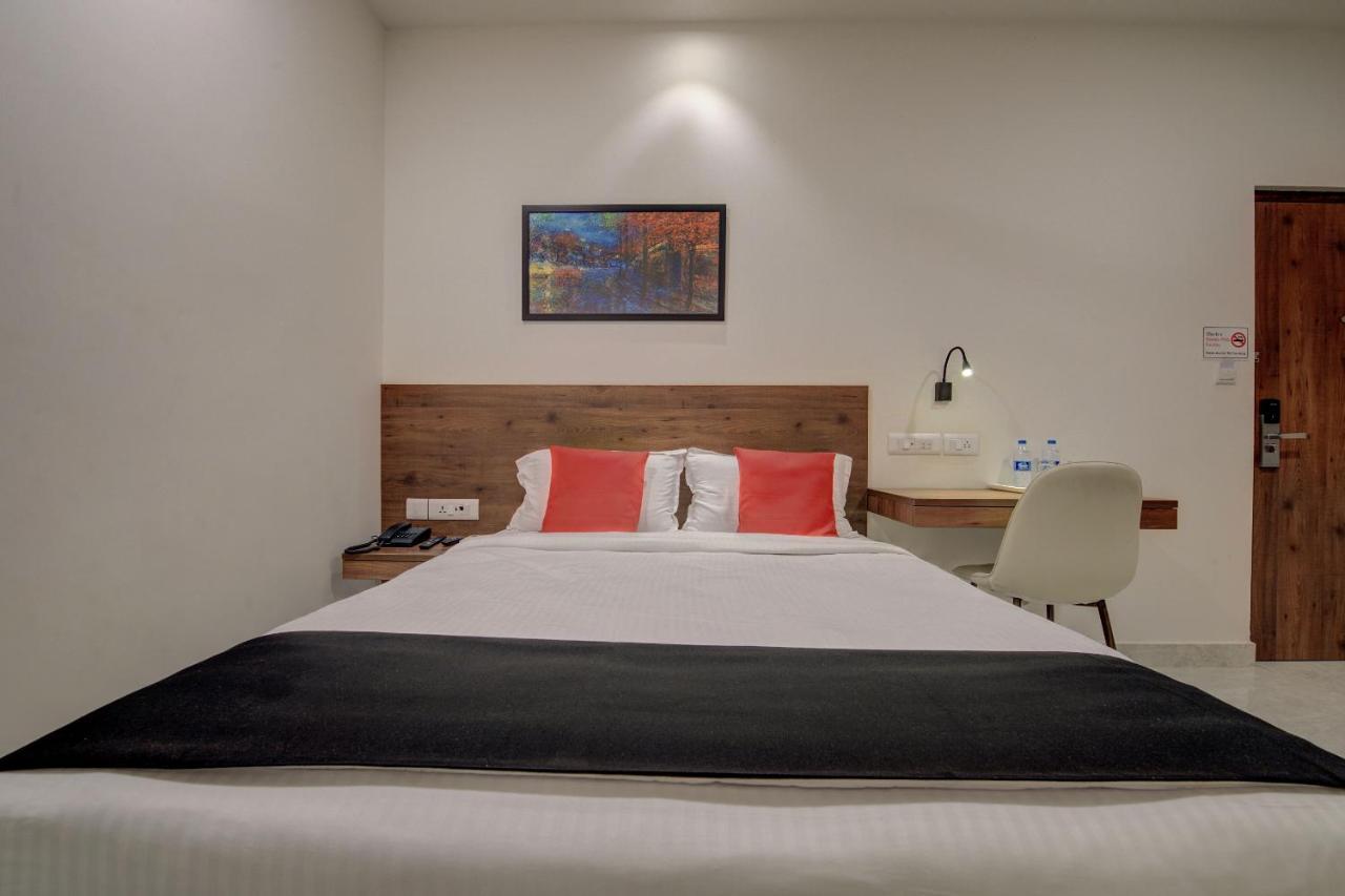 Arunaa Inn Airport Hotel,شيناي المظهر الخارجي الصورة